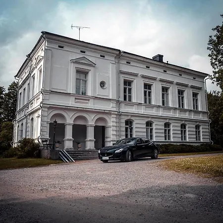 Hotelli Mustion Linna / Manor 4*
