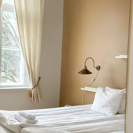 Hotelli Mustion Linna / Manor