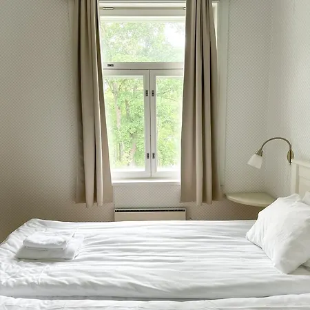 Отель Mustion Linna / Manor 4*