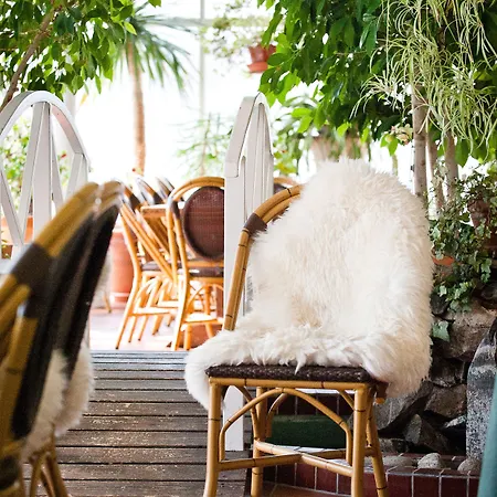 Отель Mustion Linna / Manor