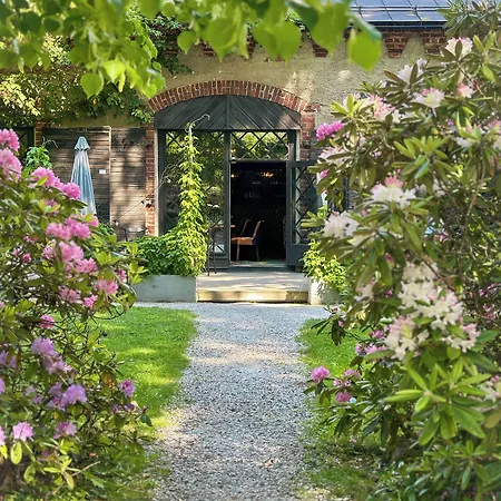 Mustion Linna / Manor