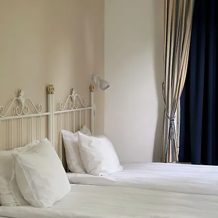 Mustion Linna / Manor Сварто