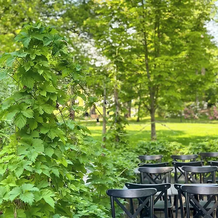 Hotel Mustion Linna / Manor 4*