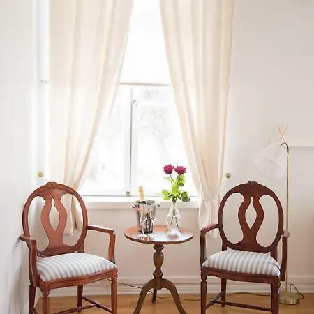 Mustion Linna / Manor