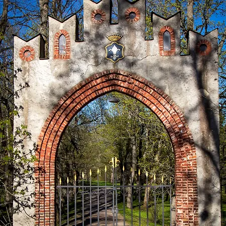 Hotelli Mustion Linna / Manor 4*
