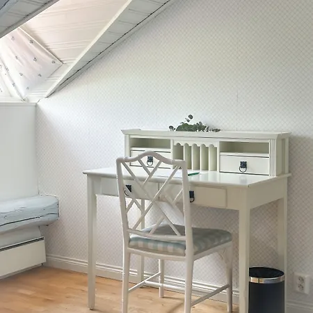 Mustion Linna / Manor