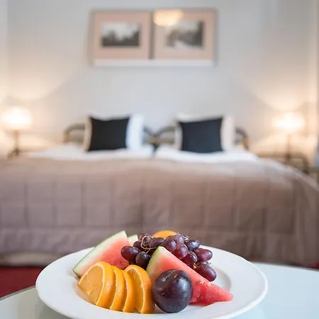 Mustion Linna / Manor