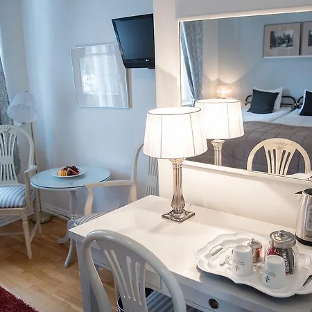 Mustion Linna / Manor