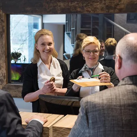 Mustion Linna / Manor