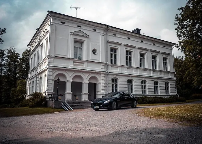 Hotel Mustion Linna / Manor 4*