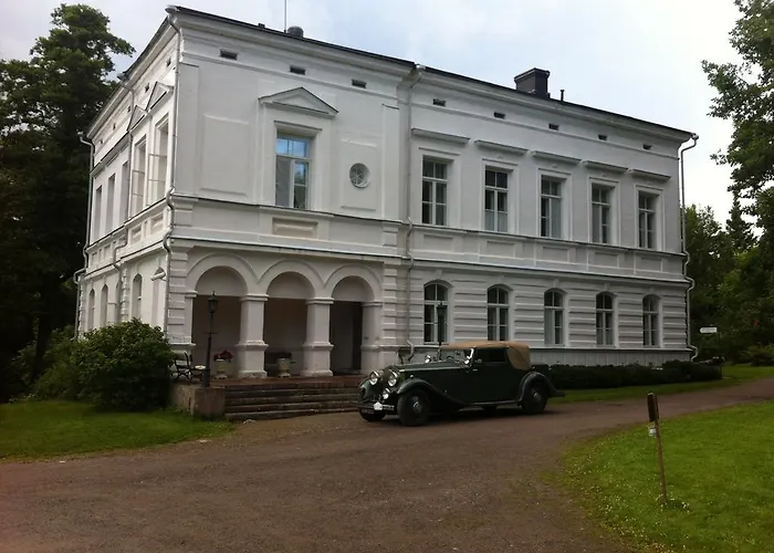 Hotel Mustion Linna / Manor 4*