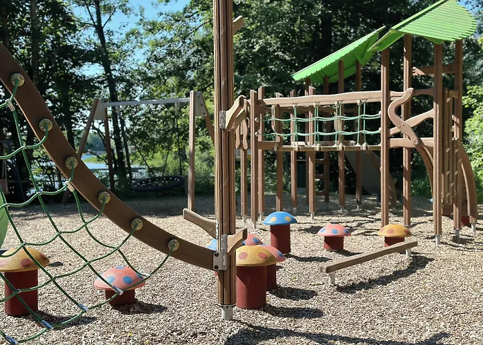 Hotel Mustion Linna / Manor 4*