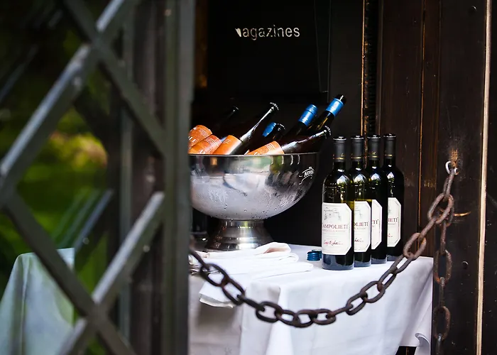 Mustion Linna / Manor