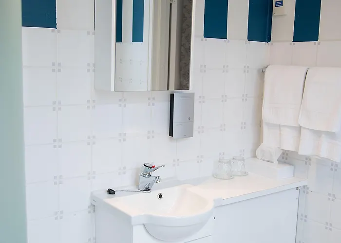 Mustion Linna / Manor