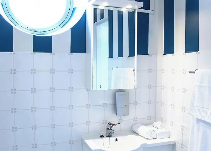 Mustion Linna / Manor Hotel 4*