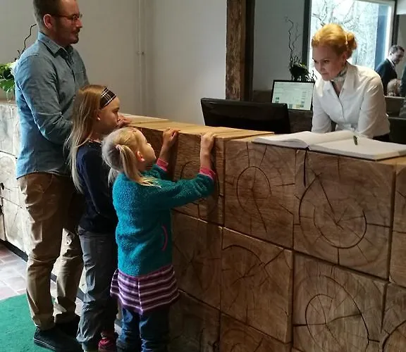 Mustion Linna / Manor