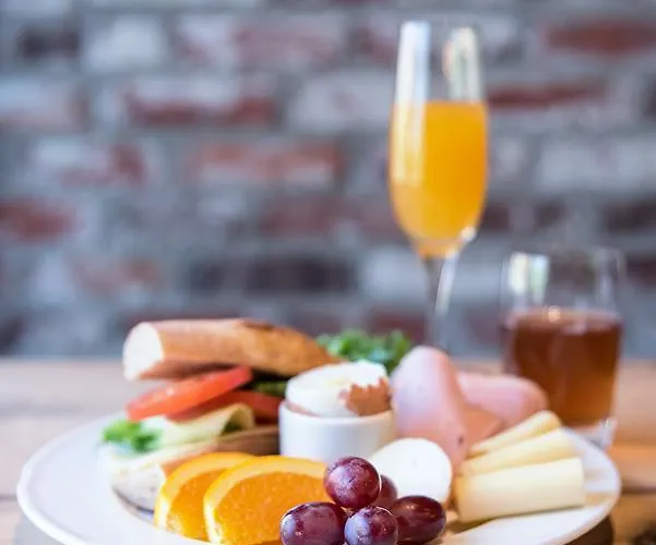 فندق Mustion Linna / Manor 4*