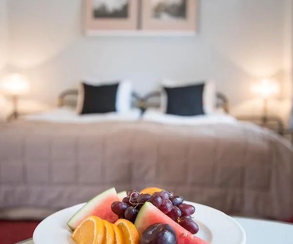 Mustion Linna / Manor