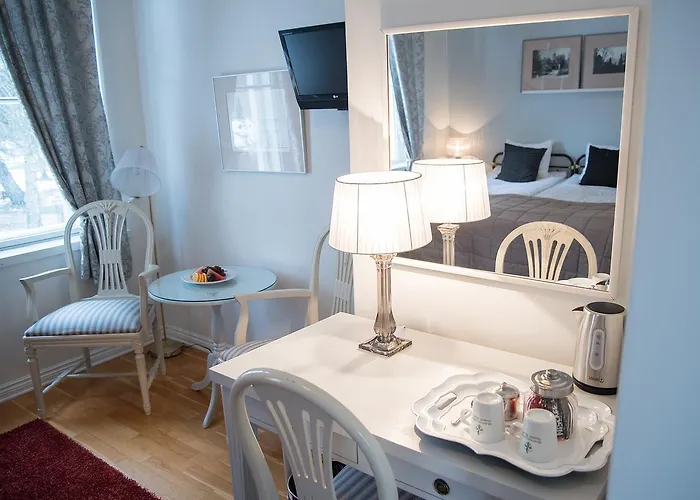 Mustion Linna / Manor