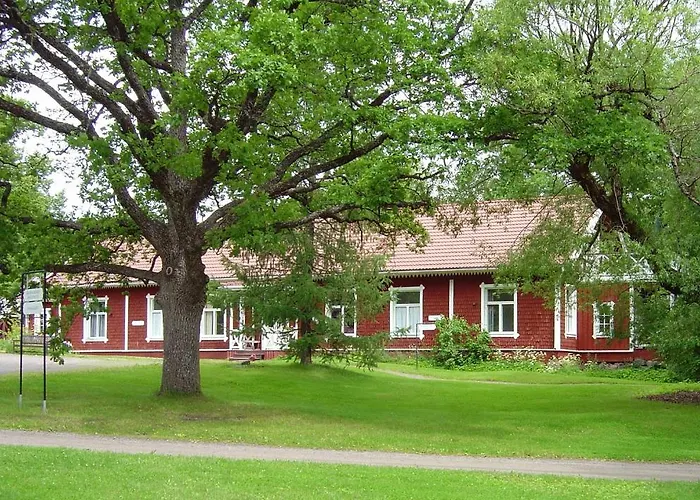 Hotelli Mustion Linna / Manor