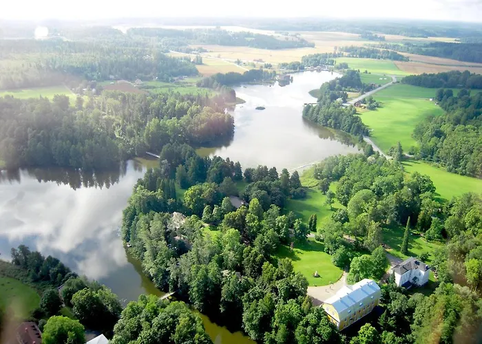 Hotel Mustion Linna / Manor 4*